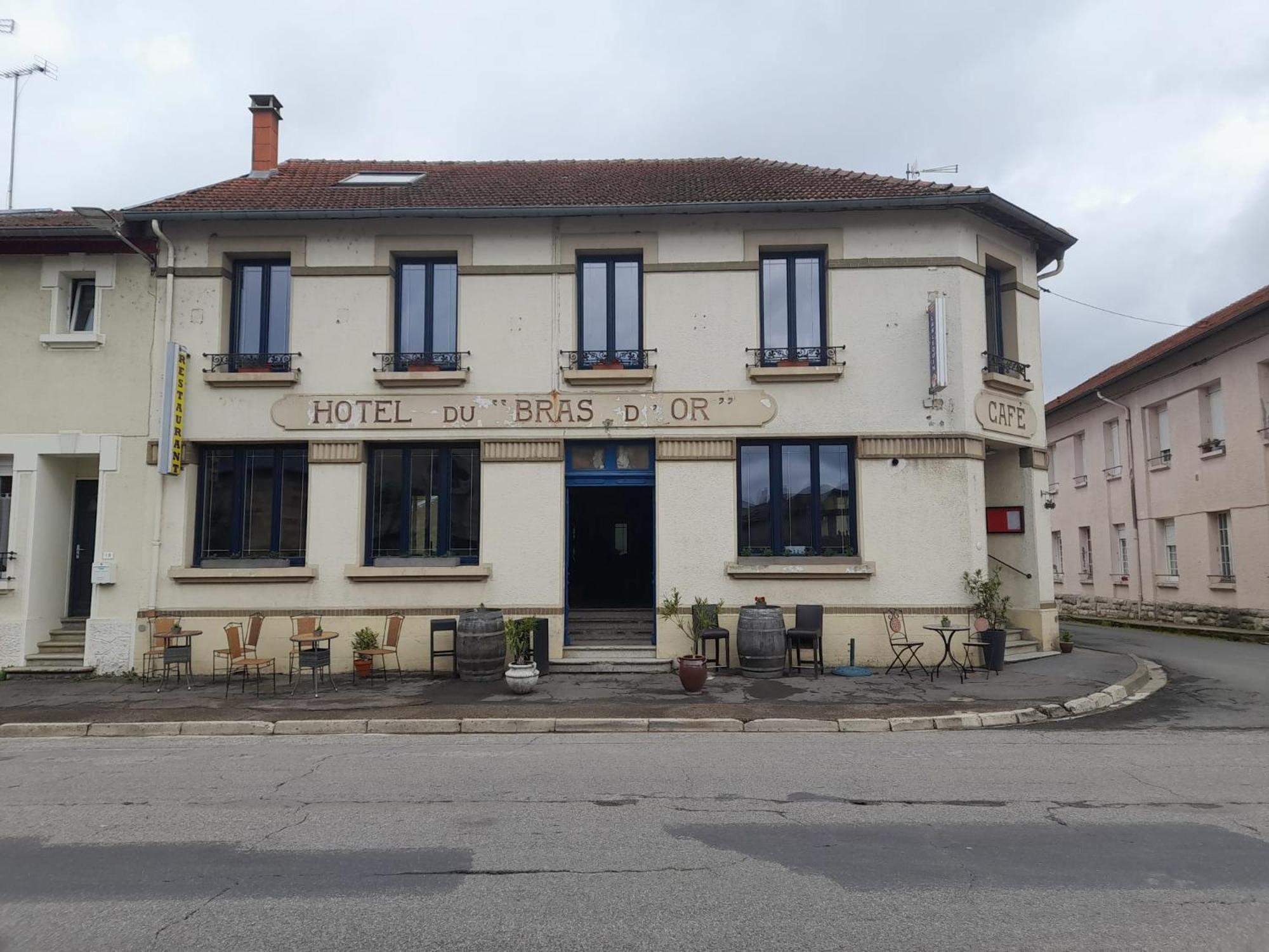 Hotel Le Bras D'Or Varennes-en-Argonne Exterior foto